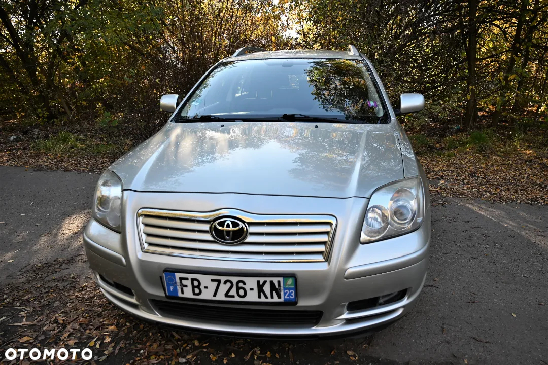 Toyota Avensis - 2