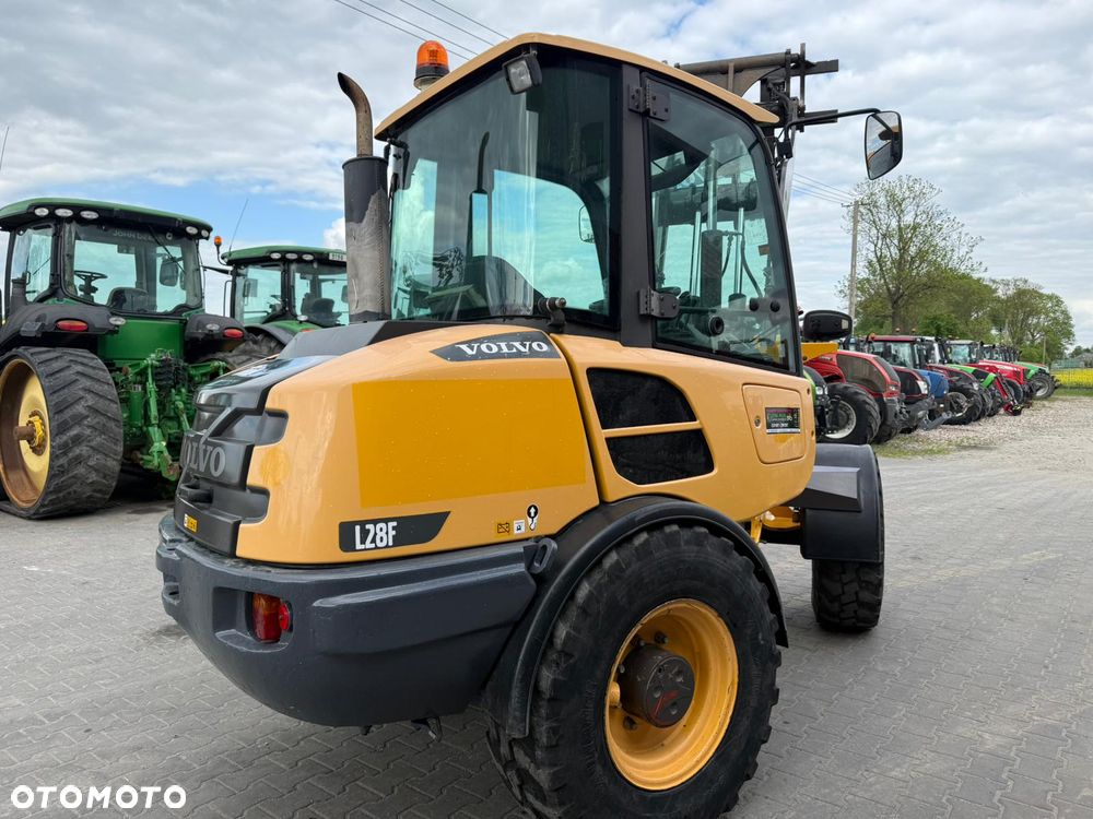 Volvo L 28 F   30  JCB - 12