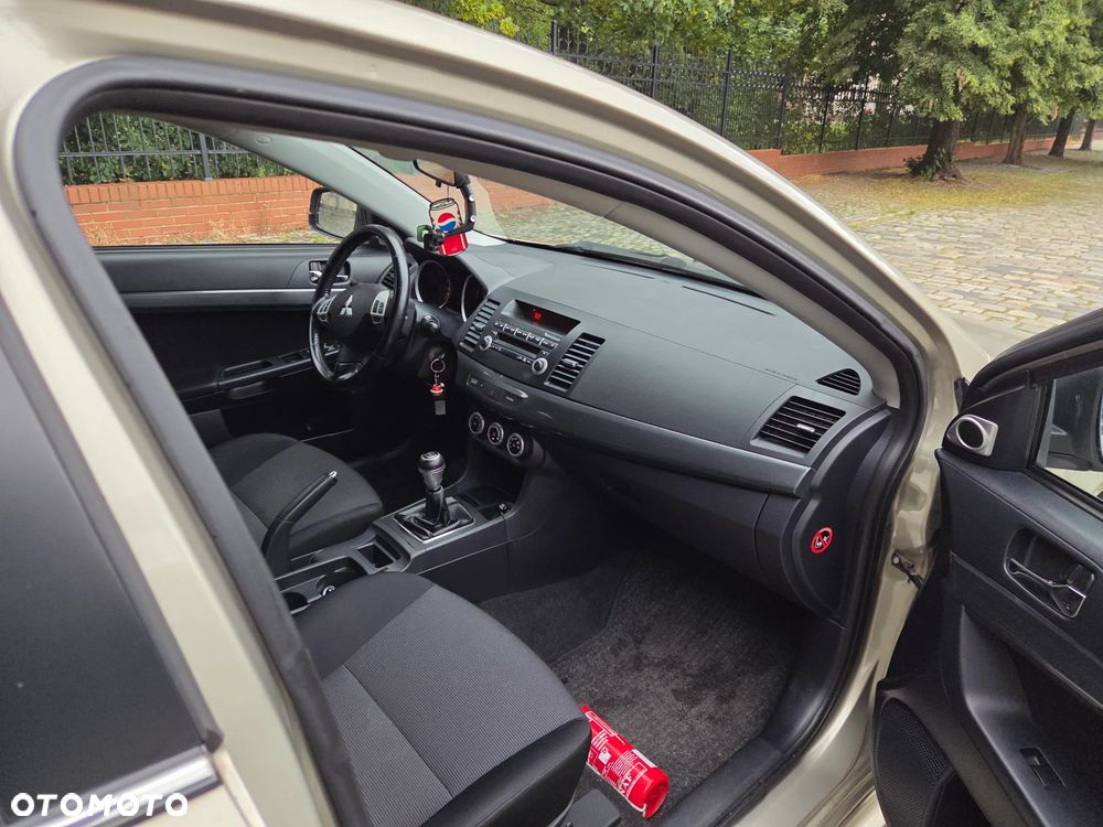 Mitsubishi Lancer 1.8 Intense - 16
