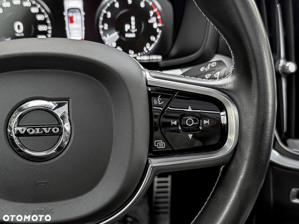 Volvo V60 T8 AWD Recharge Geartronic RDesign - 26