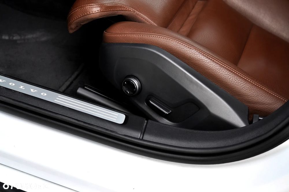 Volvo V90 D4 SCR Momentum Pro - 21
