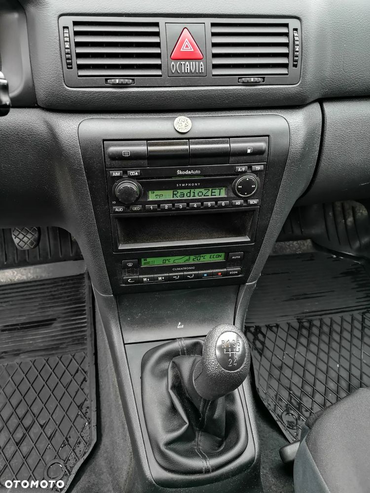 Skoda Octavia 1.6 Ambiente - 12