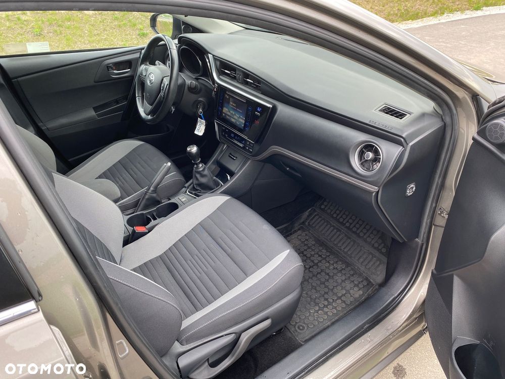 Toyota Auris 1.6 Premium - 23