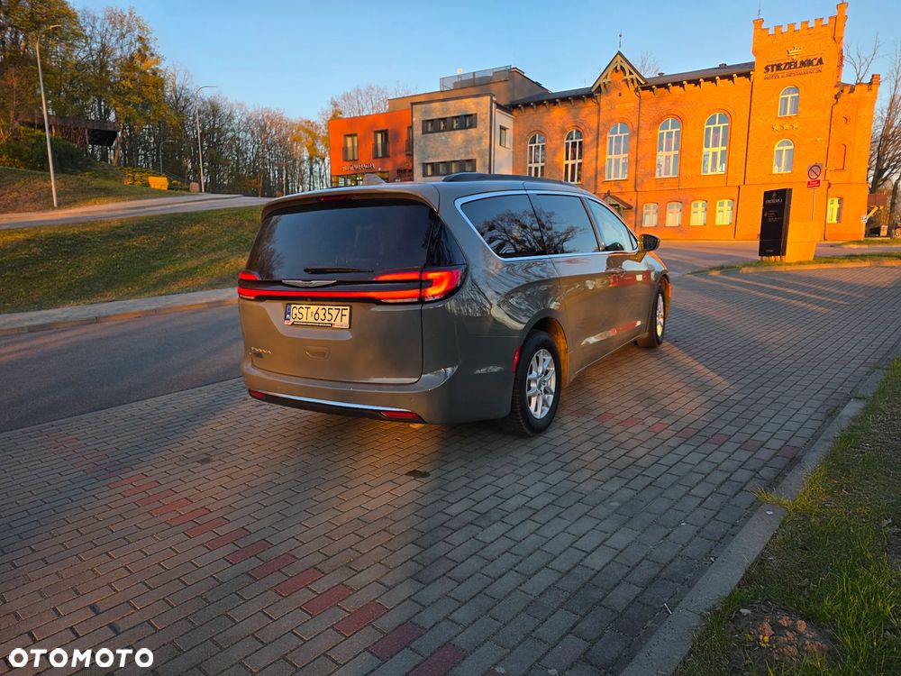 Chrysler Pacifica - 12