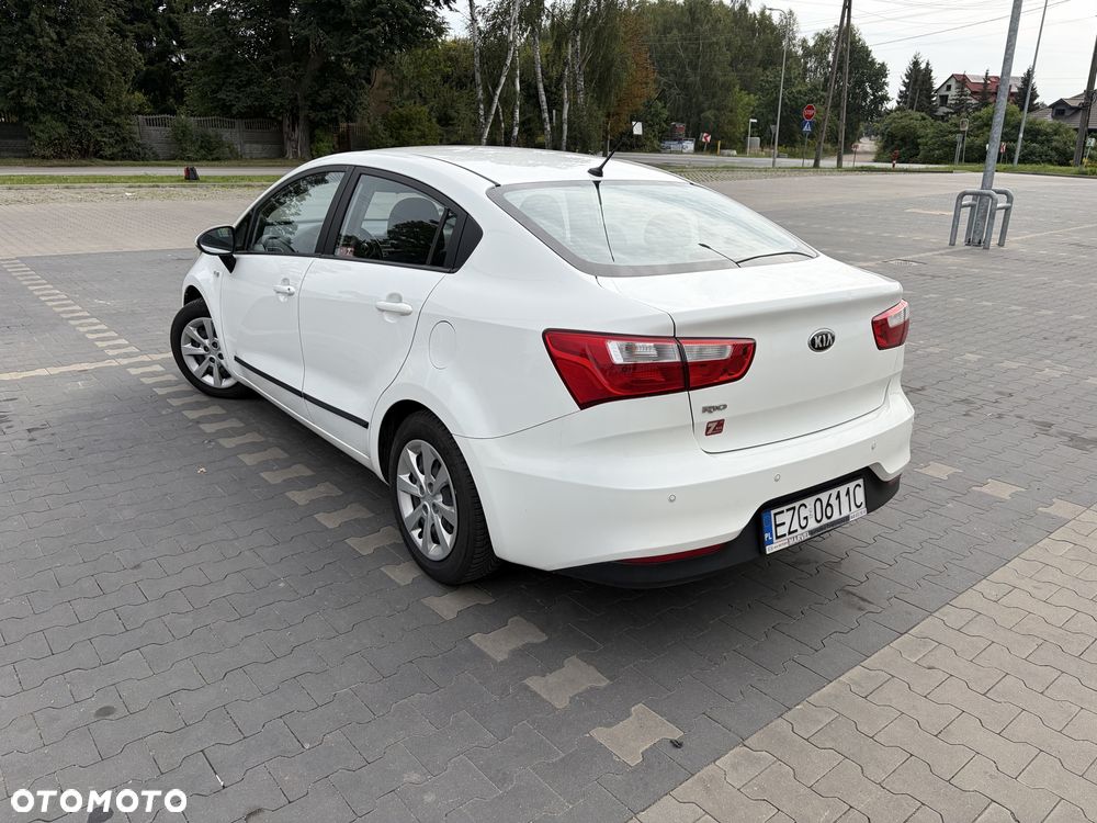 Kia Rio - 4