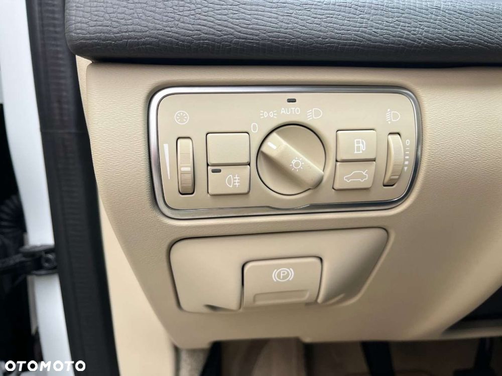 Volvo XC 60 D3 Drive-E Kinetic - 16