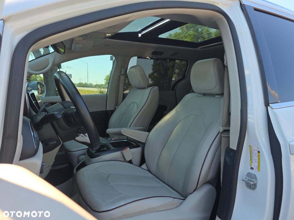 Chrysler Pacifica - 6