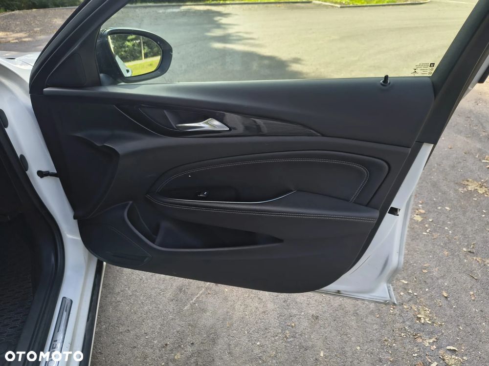 Opel Insignia - 12