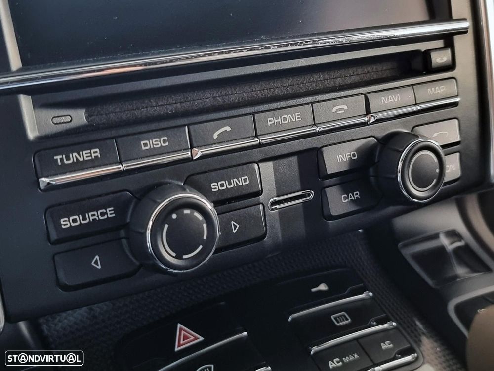 Porsche Cayenne Turbo - 41