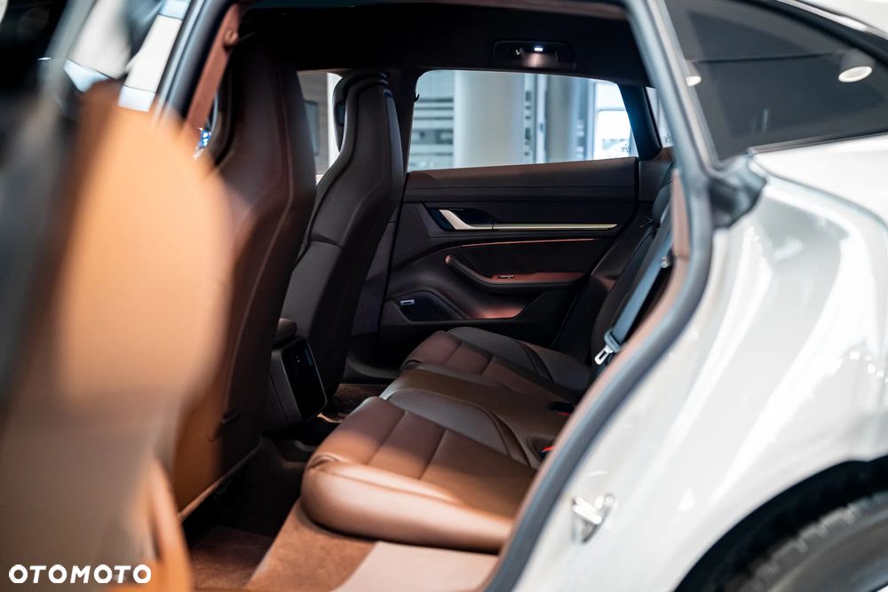 Porsche Taycan 105kWh 4S Cross Turismo - 11