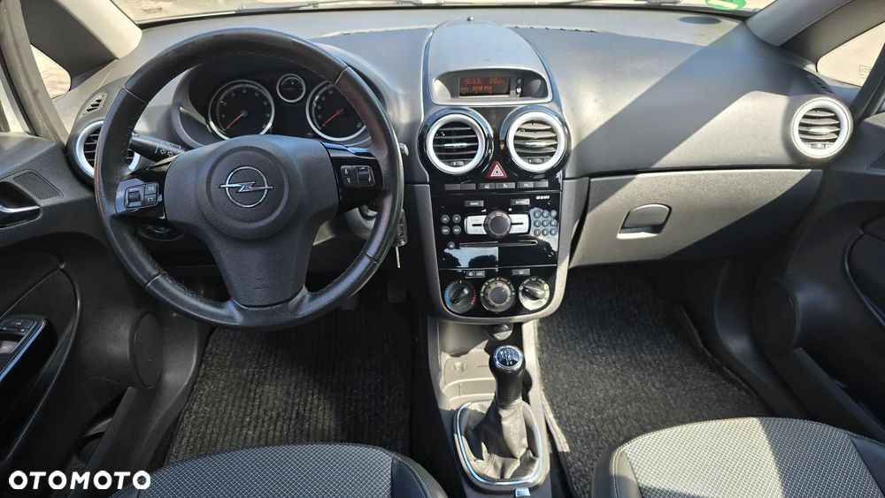 Opel Corsa 1.4 16V Innovation - 16