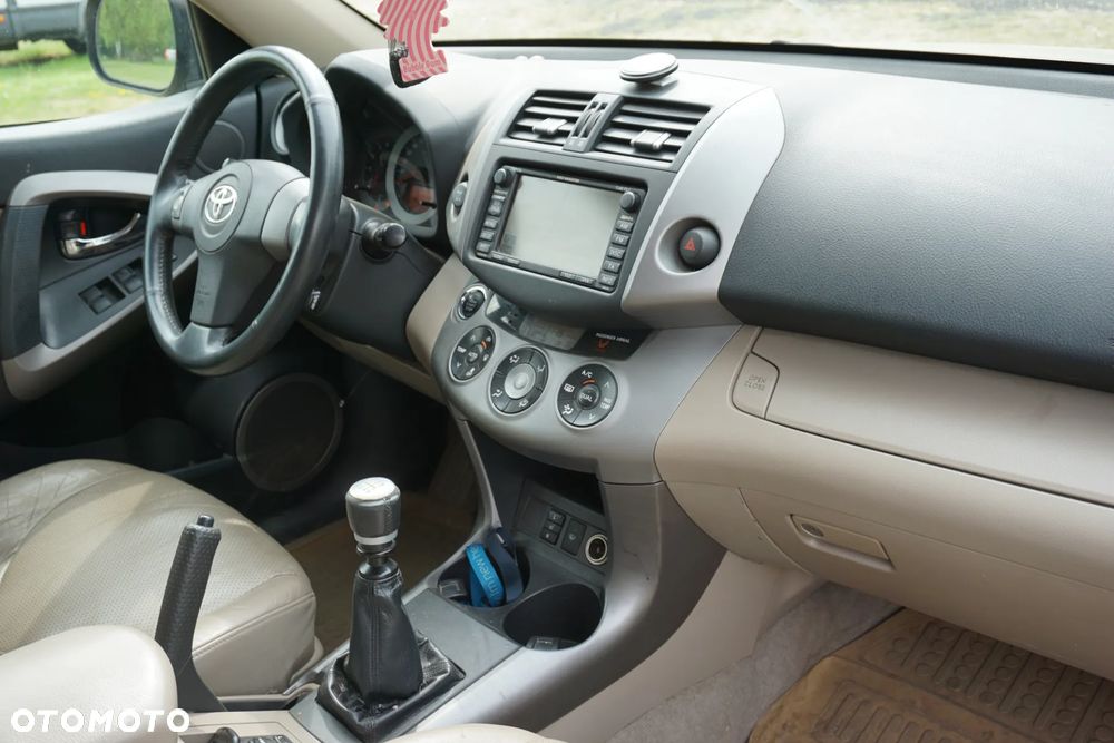 Toyota RAV4 2.2 D-4D Sol 180 - 17
