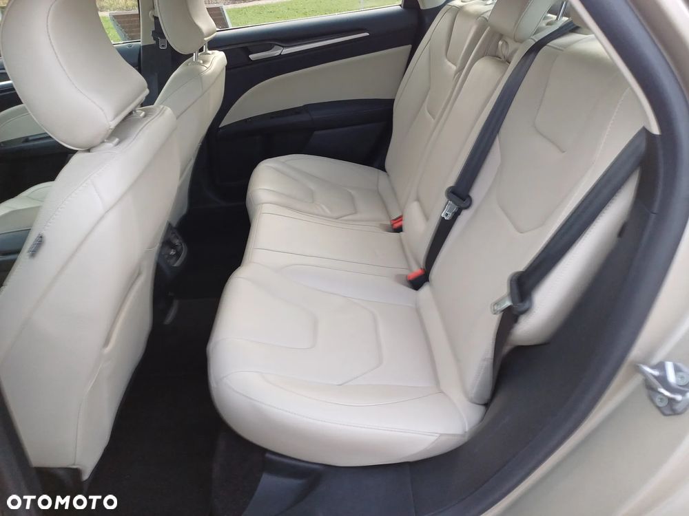 Ford Fusion 2.0 EcoBoost Titanium - 15