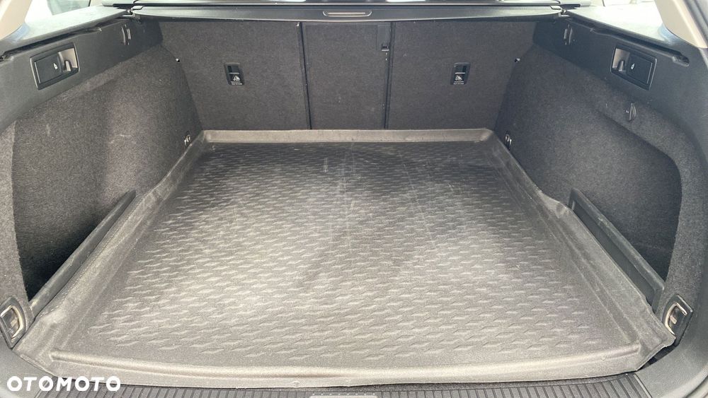 Volkswagen Passat - 13