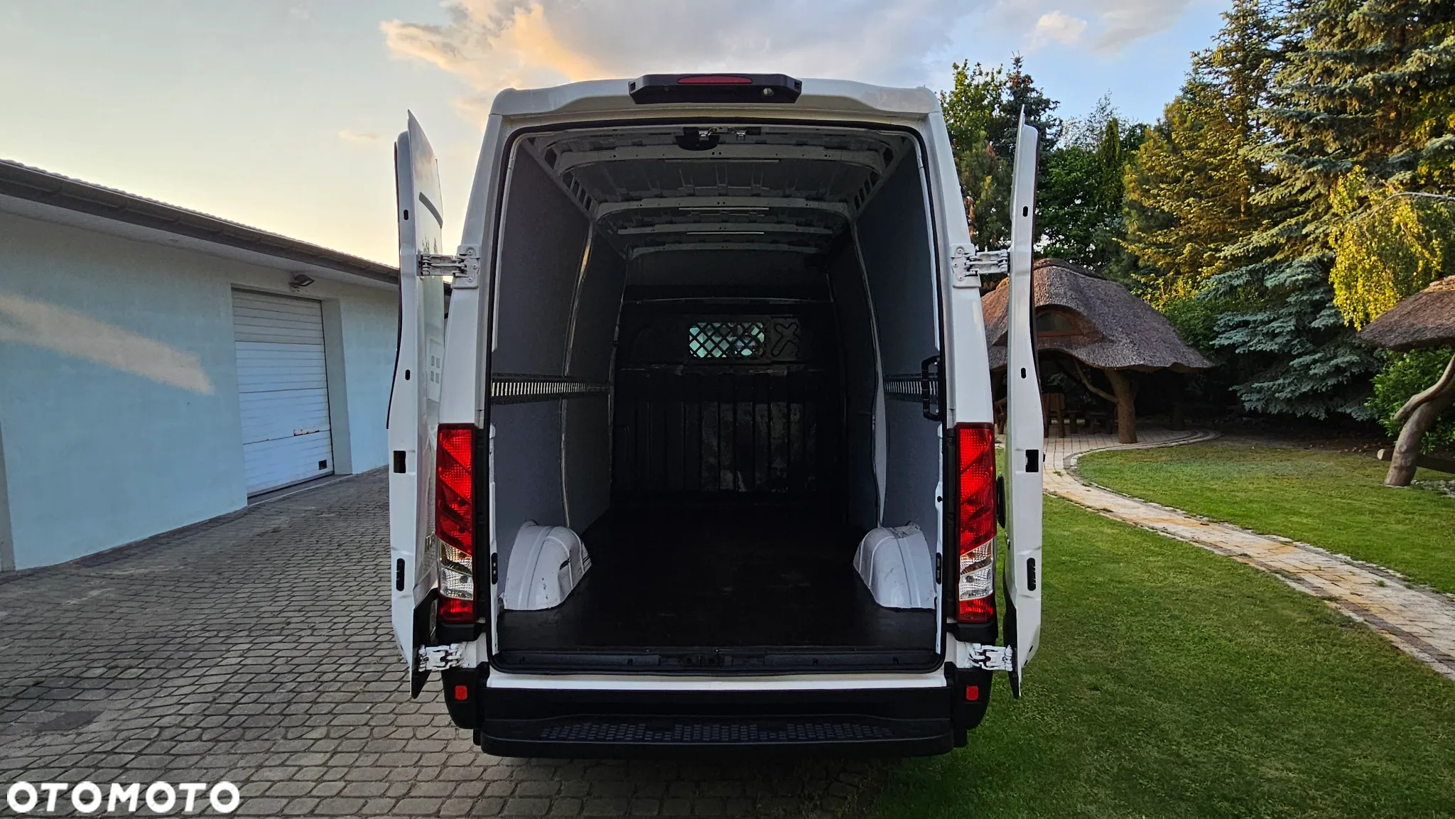 Iveco Daily 35S17 3,0D HI-MATIC - 35