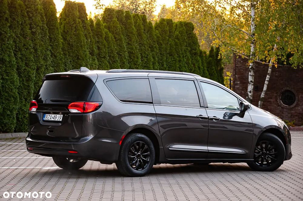 Chrysler Pacifica - 18