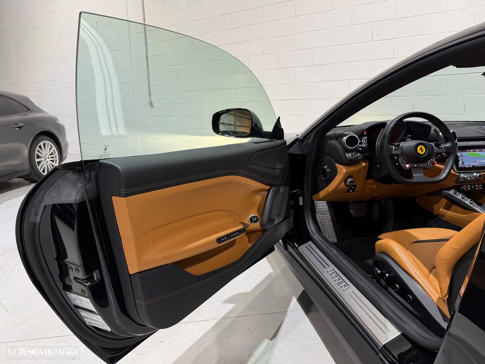 Ferrari GTC4 Lusso - 29