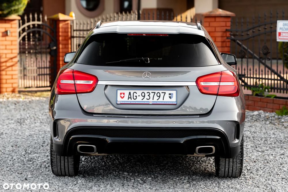 Mercedes-Benz GLA 250 4Matic 7G-DCT AMG Line - 12