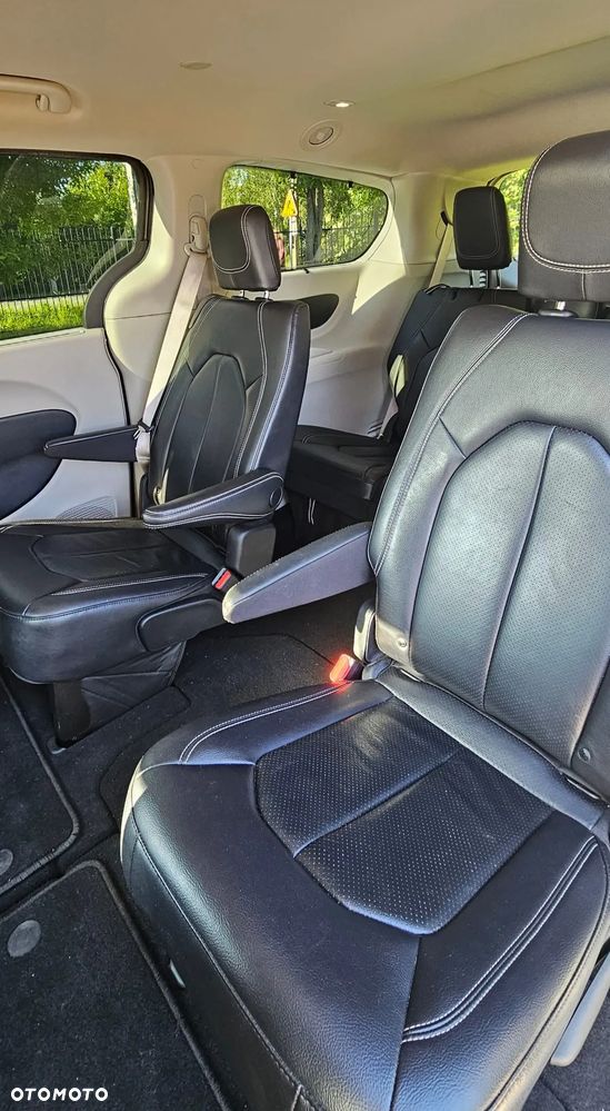 Chrysler Pacifica - 30