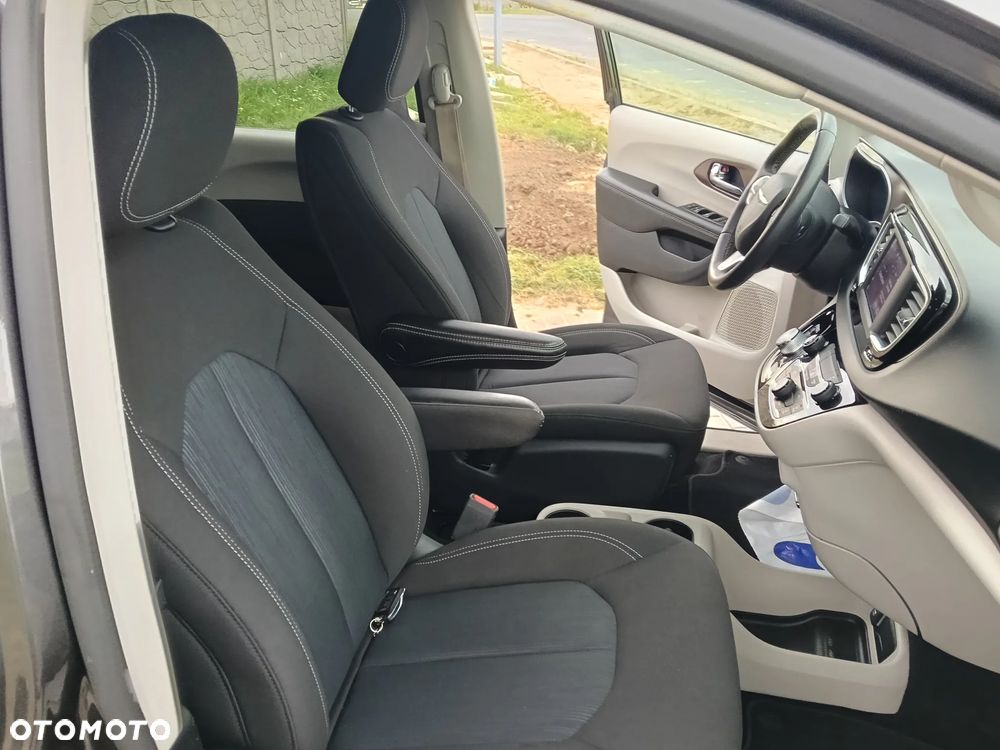 Chrysler Pacifica - 15