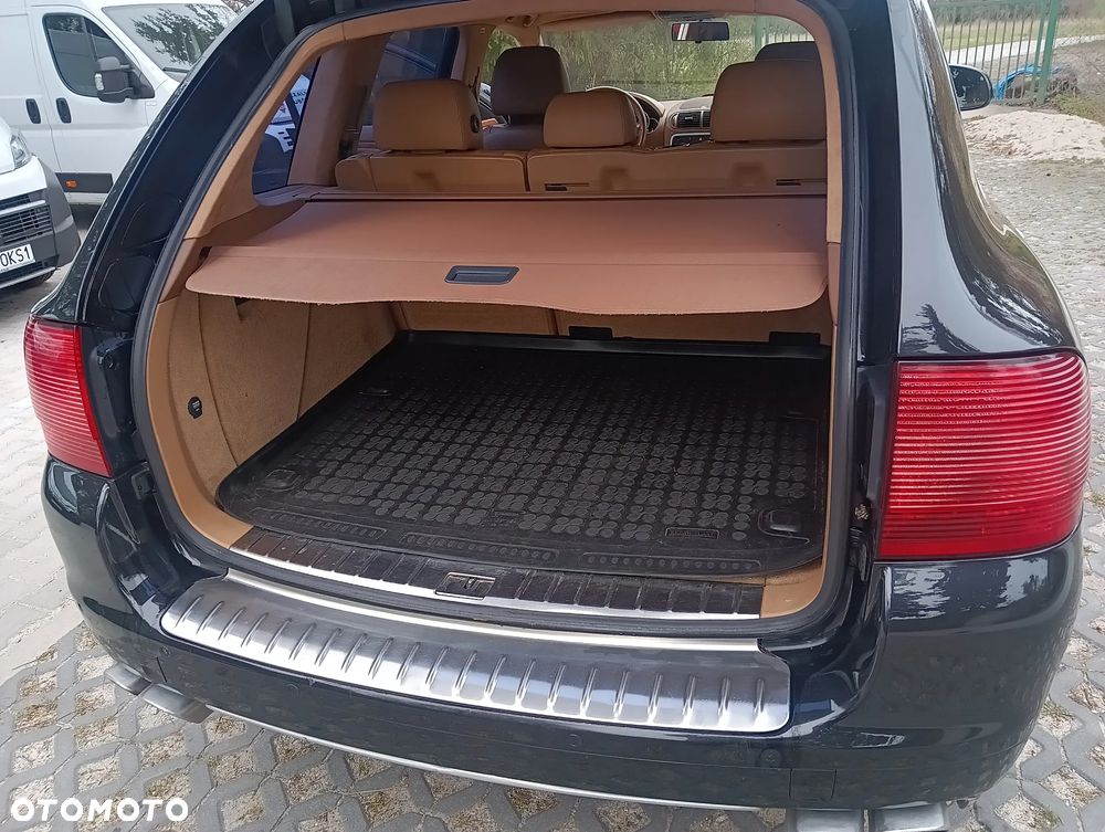 Porsche Cayenne - 16