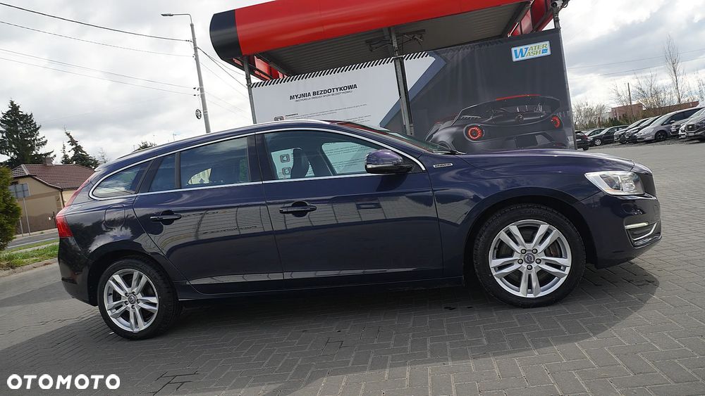 Volvo V60 D6 AWD Plug-in Hybrid Momentum - 14