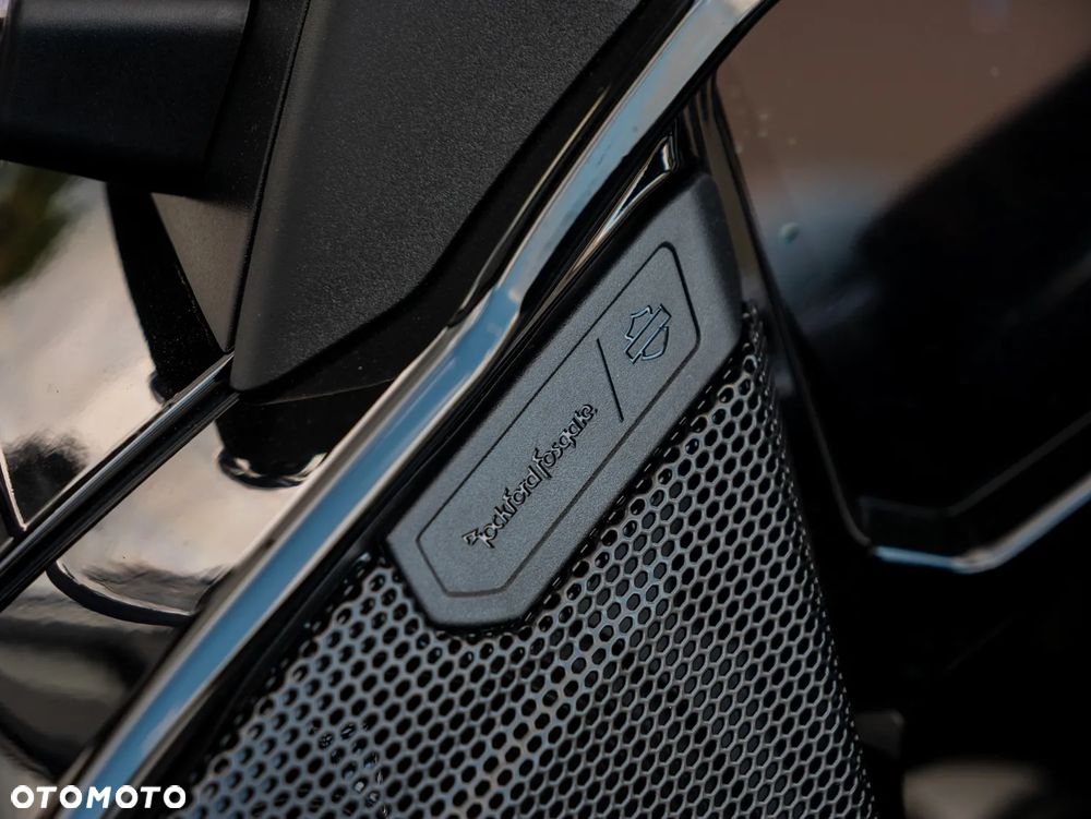 Harley-Davidson Touring Road Glide - 24