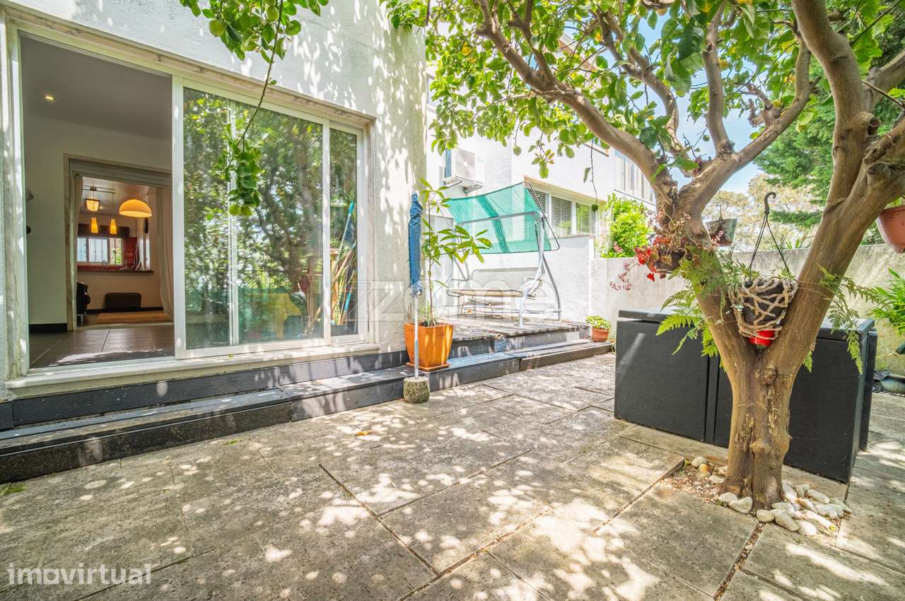 Moradia com jardim e dois terraços no Linhó