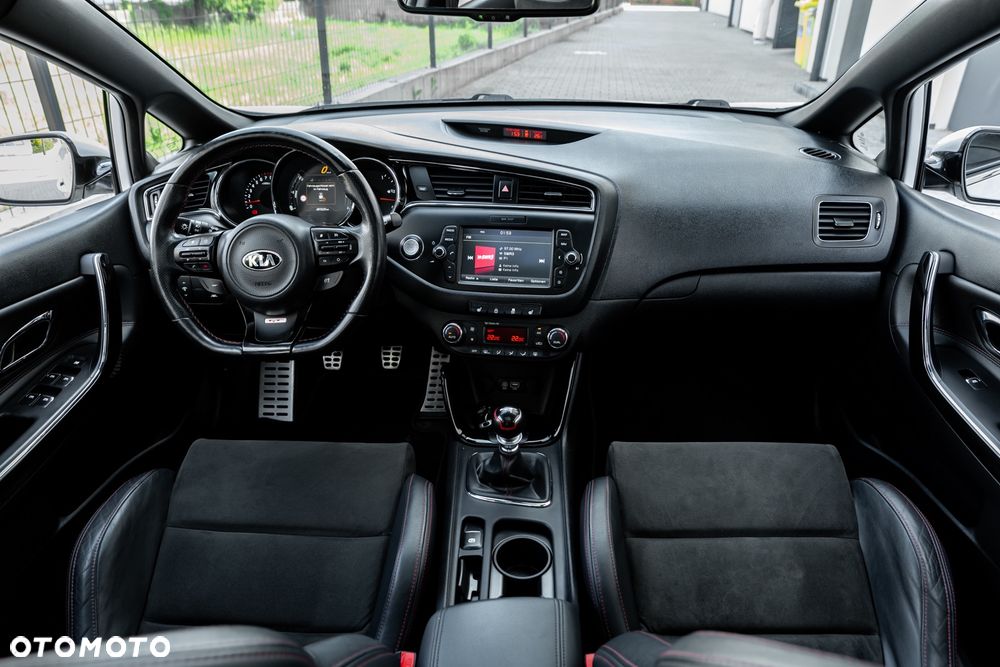 Kia Ceed 1.6 T-GDI GT - 28