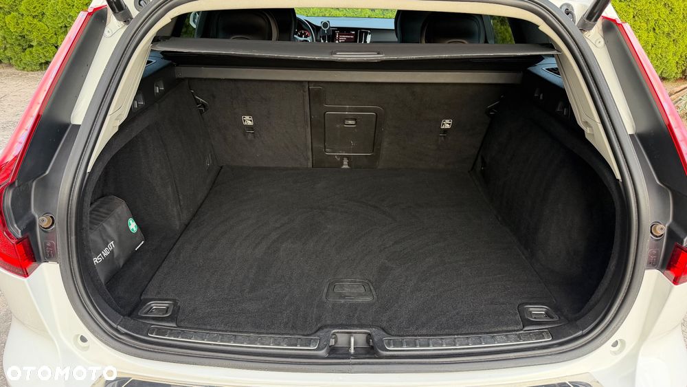 Volvo V60 D4 AWD Momentum Pro - 9