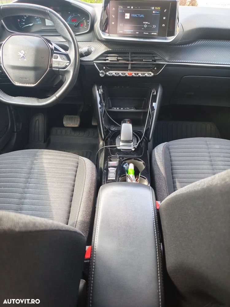 Peugeot 2008 50 kWh Allure - 11