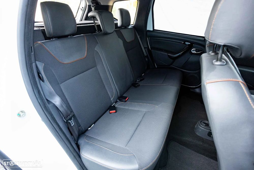 Dacia Duster 1.2 TCe SL Explorer - 38