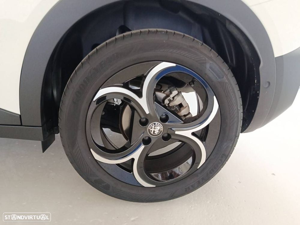 Alfa Romeo Junior 1.2 Speciale eDCT6 - 11