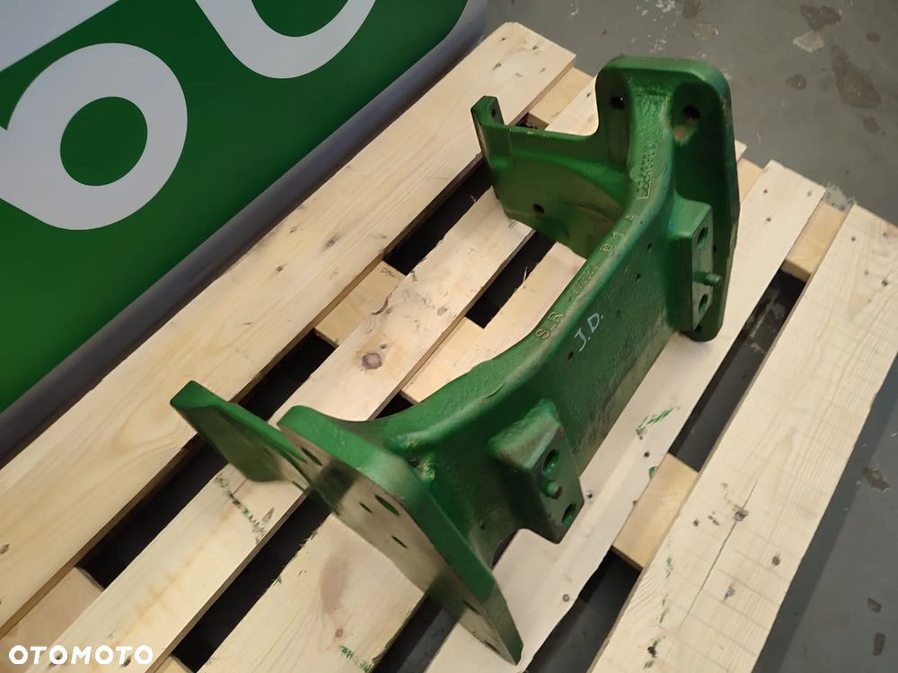 Wspornik L224696 Belka poprzeczna 060320 John Deere 6320 - 8