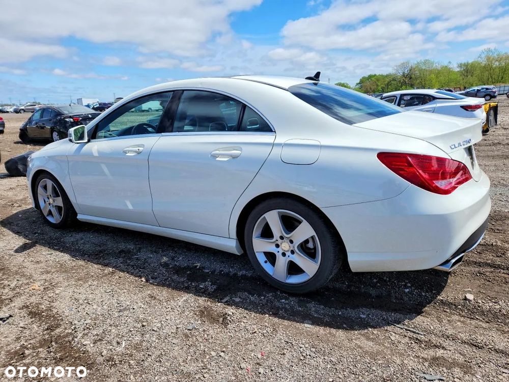 Mercedes-Benz CLA 250 4Matic 7G-DCT - 3