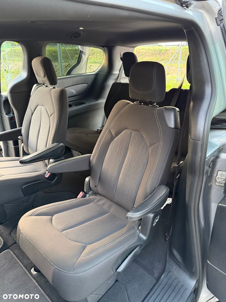 Chrysler Pacifica - 10