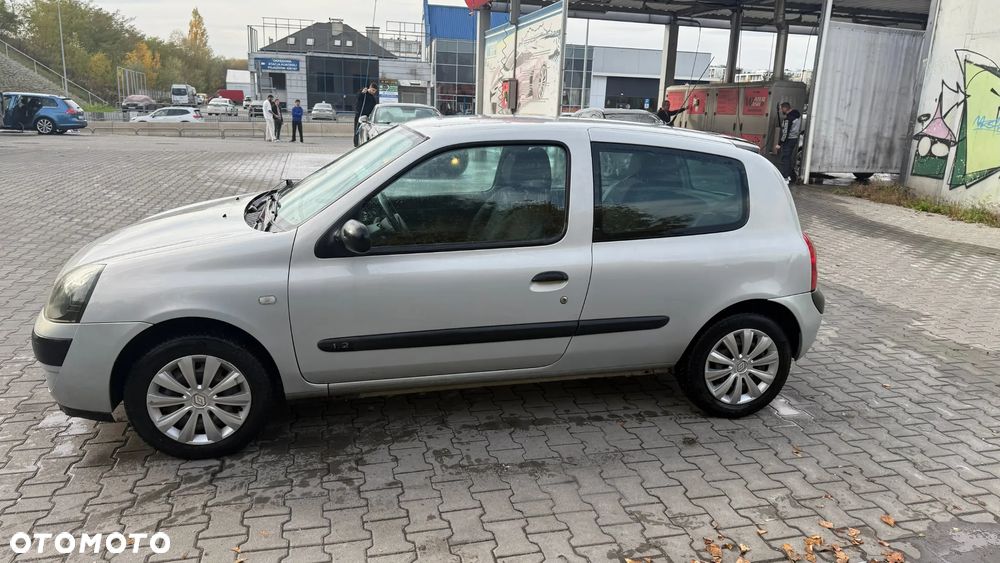 Renault Clio - 11
