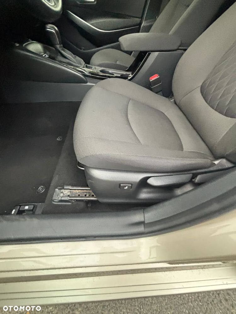 Toyota Corolla 1.8 Hybrid Executive - 16