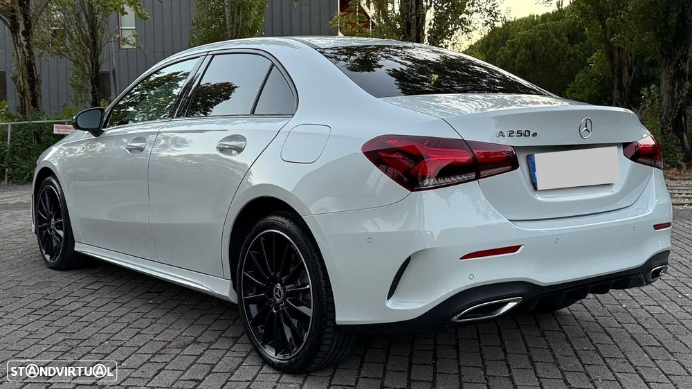 Mercedes-Benz A 250 Limousine e AMG Line - 14