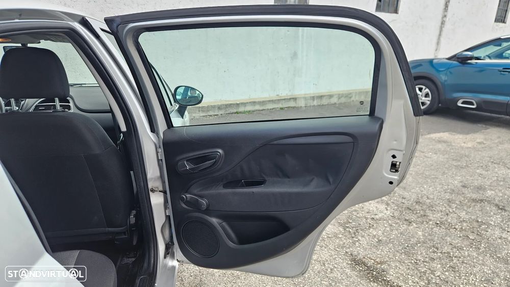 Fiat Punto 1.2 Lounge S&S - 24