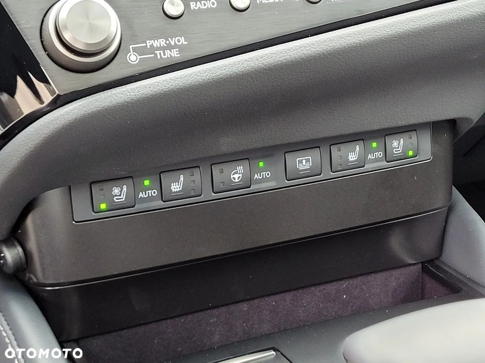 Lexus ES 300h Prestige - 28