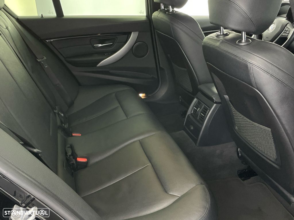 BMW 330 e iPerformance - 25