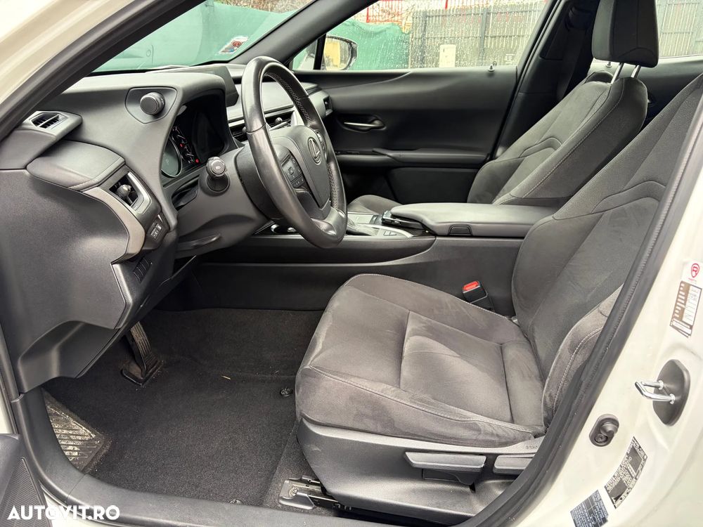 Lexus UX 250h Business Edition - 10