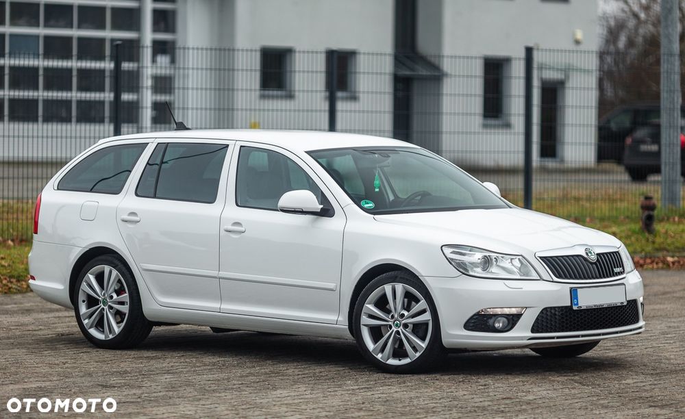 Skoda Octavia 2.0 TDI CR DPF RS - 10