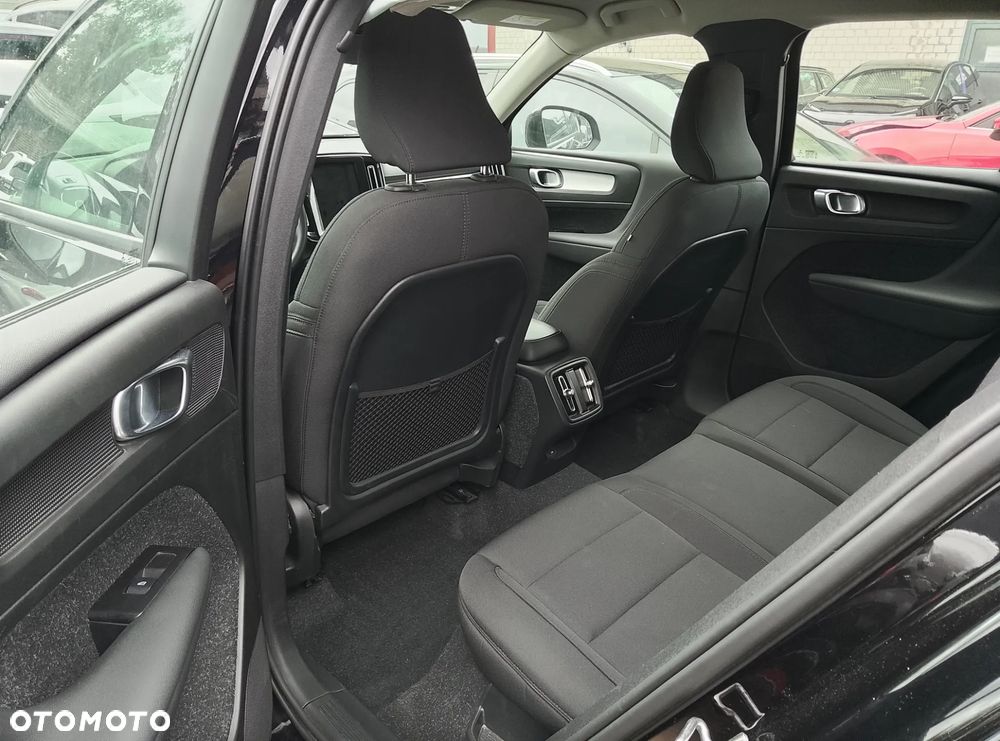 Volvo XC 40 B4 B AWD DKG Momentum Pro - 11