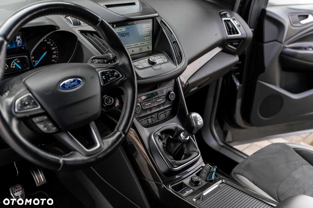 Ford Kuga 1.5 EcoBoost 2x4 ST-Line - 31