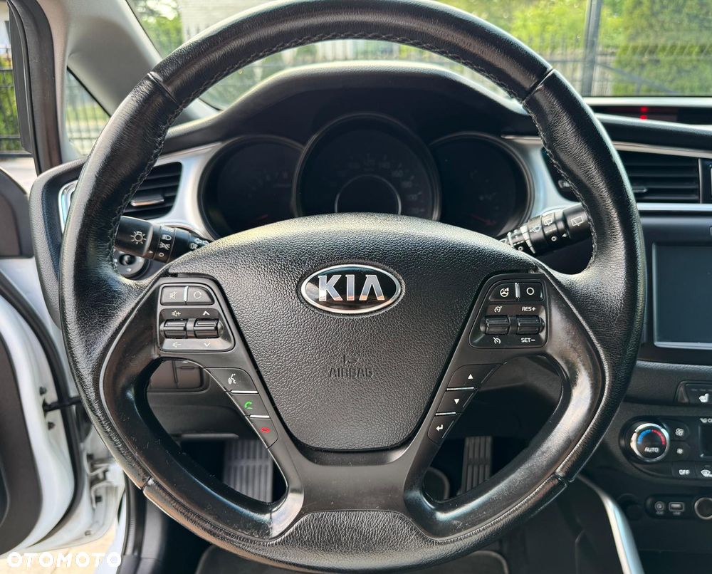Kia Ceed 1.4 CVVT Dream-Team Edition - 24