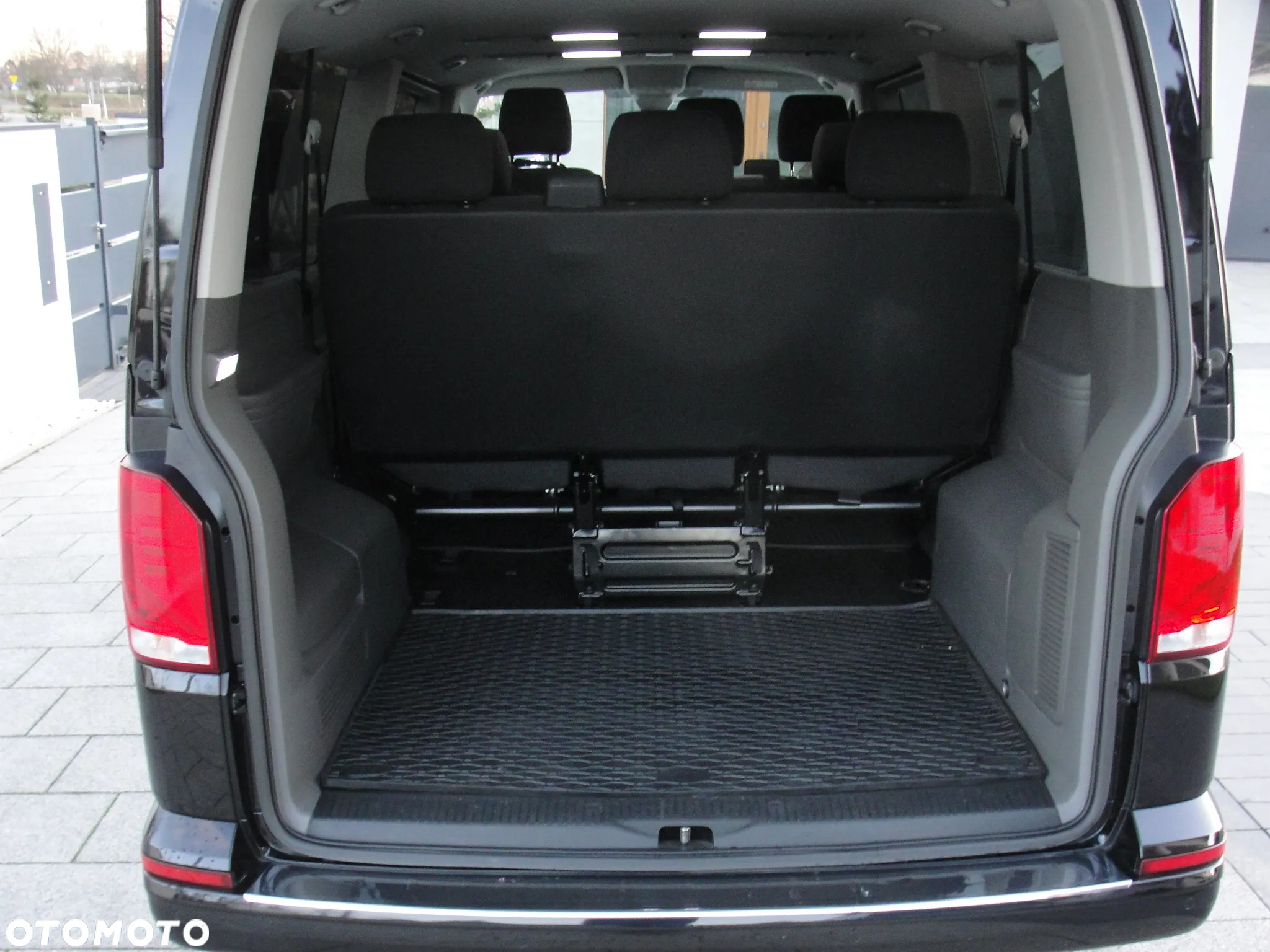 Volkswagen Caravelle 6.1 2.0 TDI L2 Highline 4Motion DSG - 24