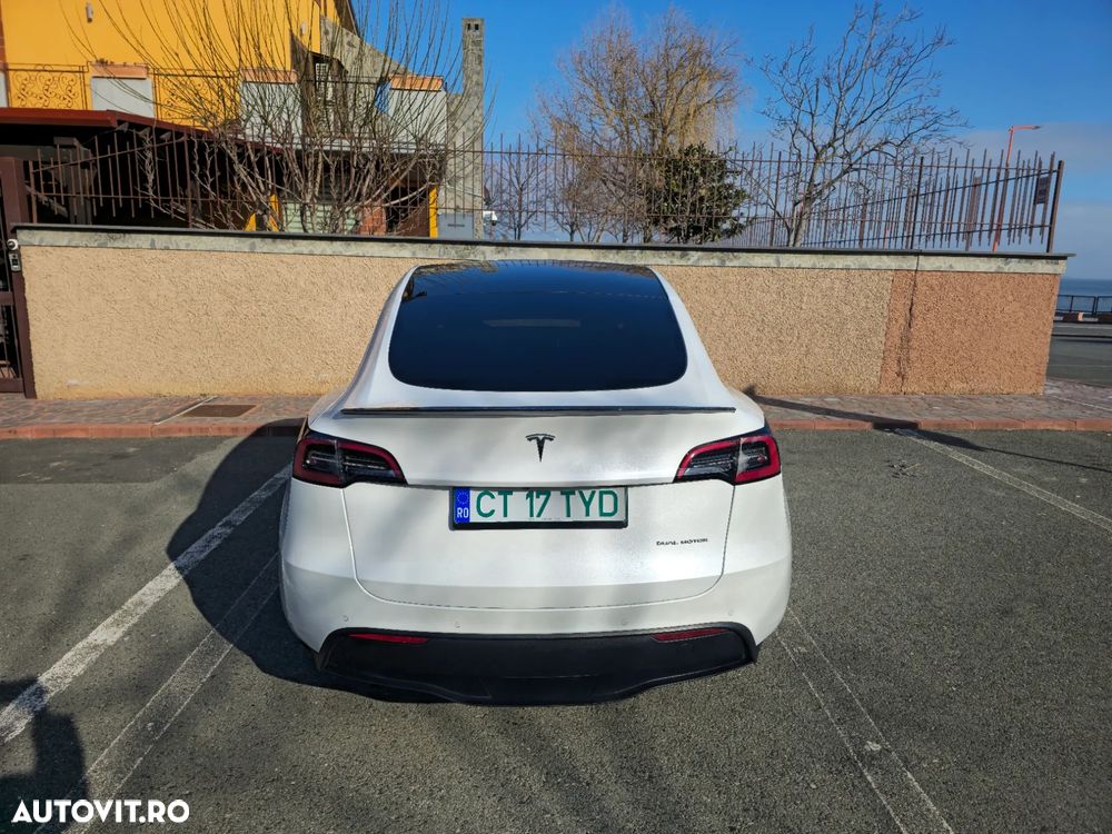 Tesla Model Y - 3