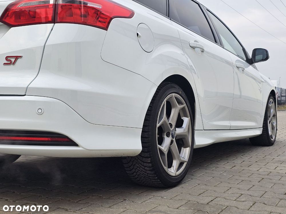 Ford Focus SW ST - 11